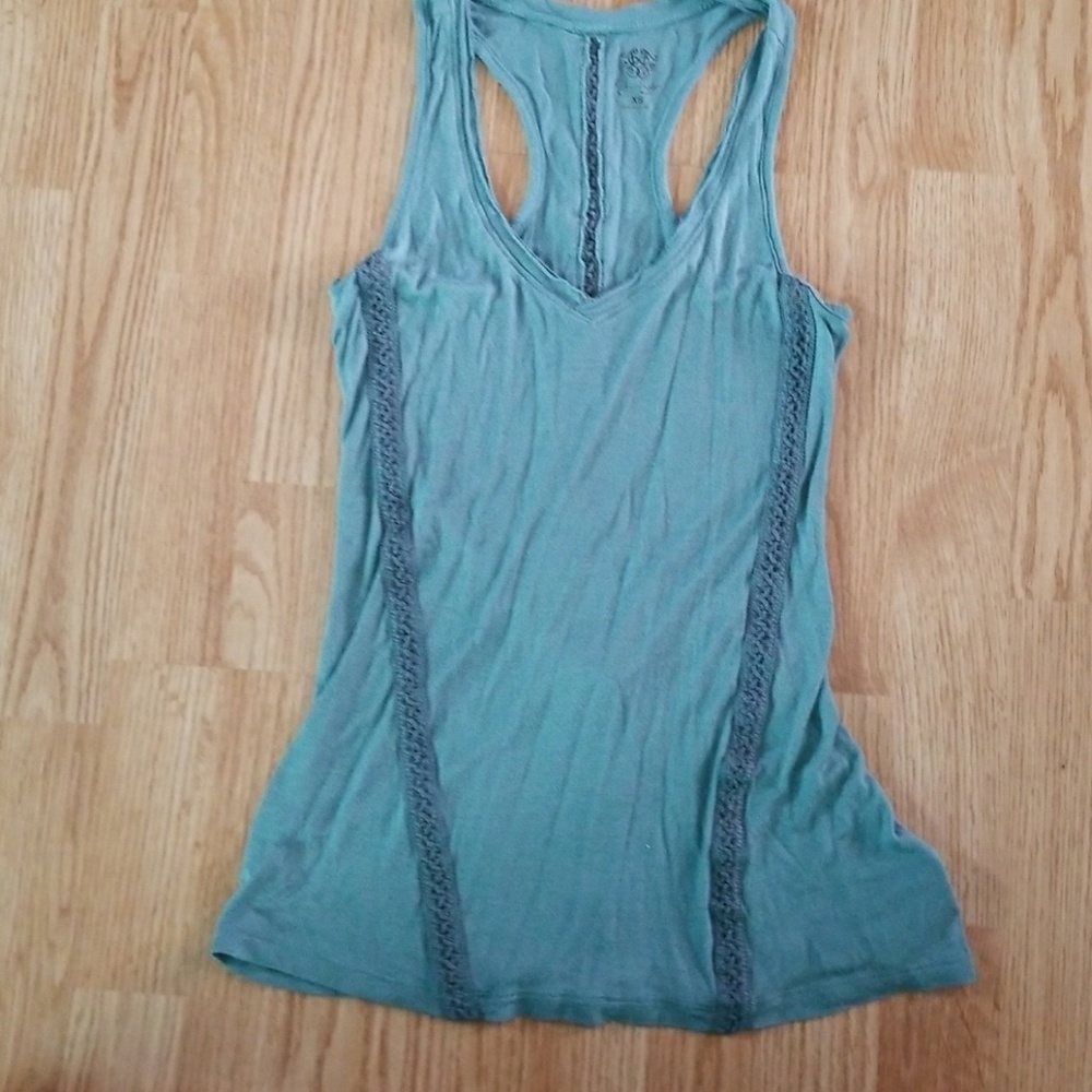 Jessica Simpson tank top
